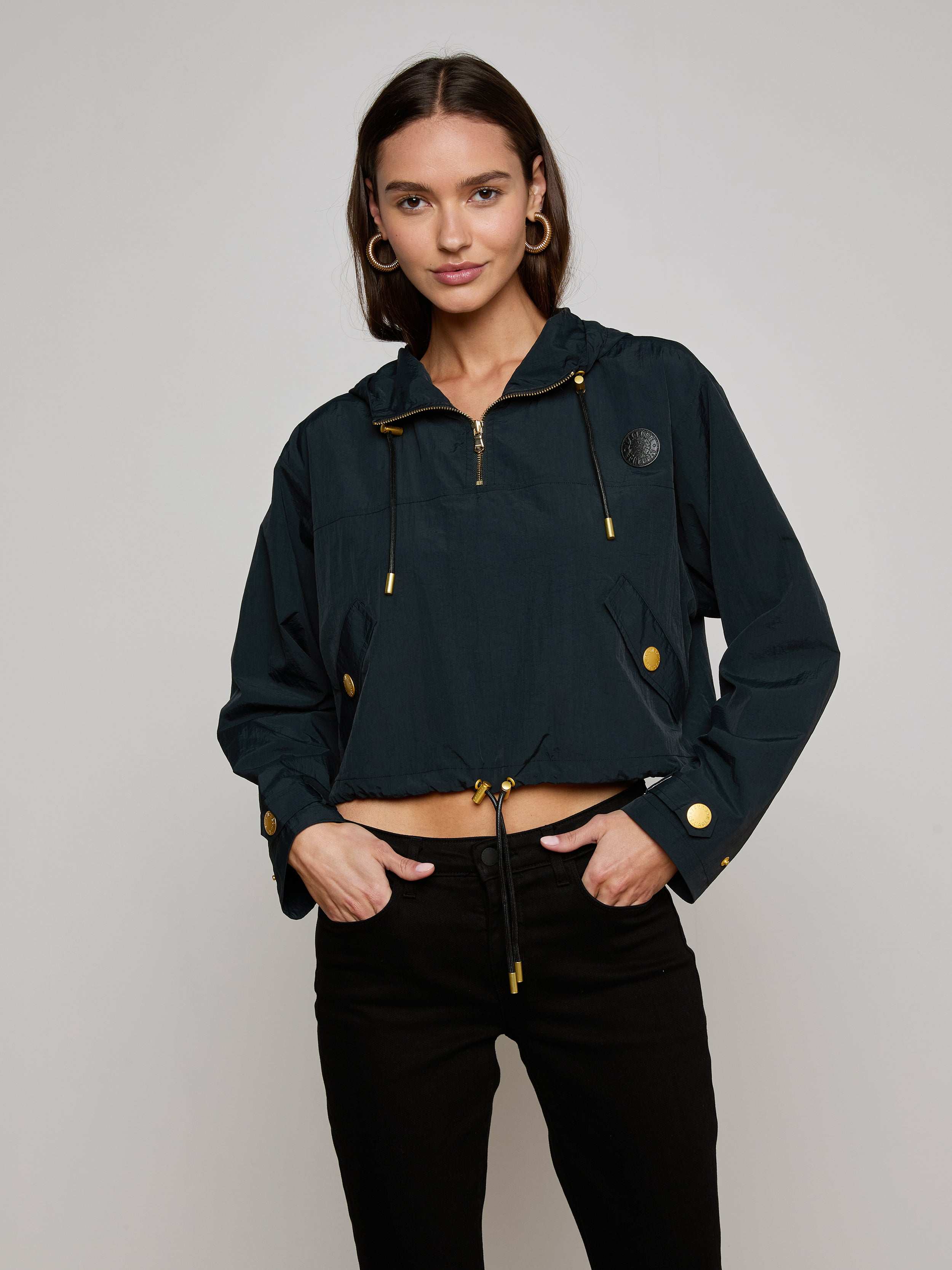 H&O x BRUNT Wing Top 25（BK）　ウィングトップ Bronwyn Cropped Windbreaker in Black | L'AGENCE