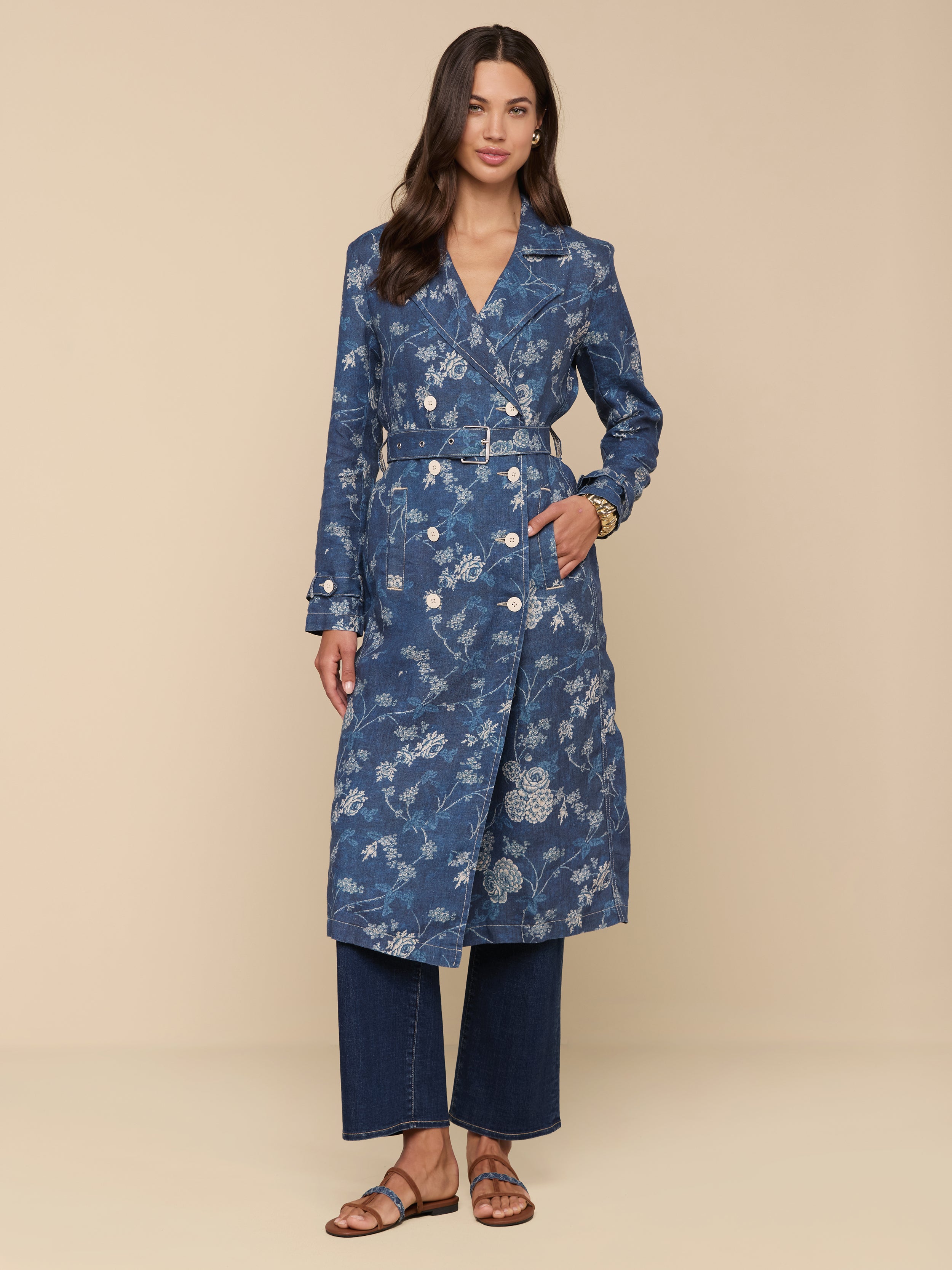 美品◎レオナール カンカン トリム ジャケット 薄手 長袖 花柄 LL ネイビー Bradley Linen Trench Coat in Navy Floral Print | L'AGENCE