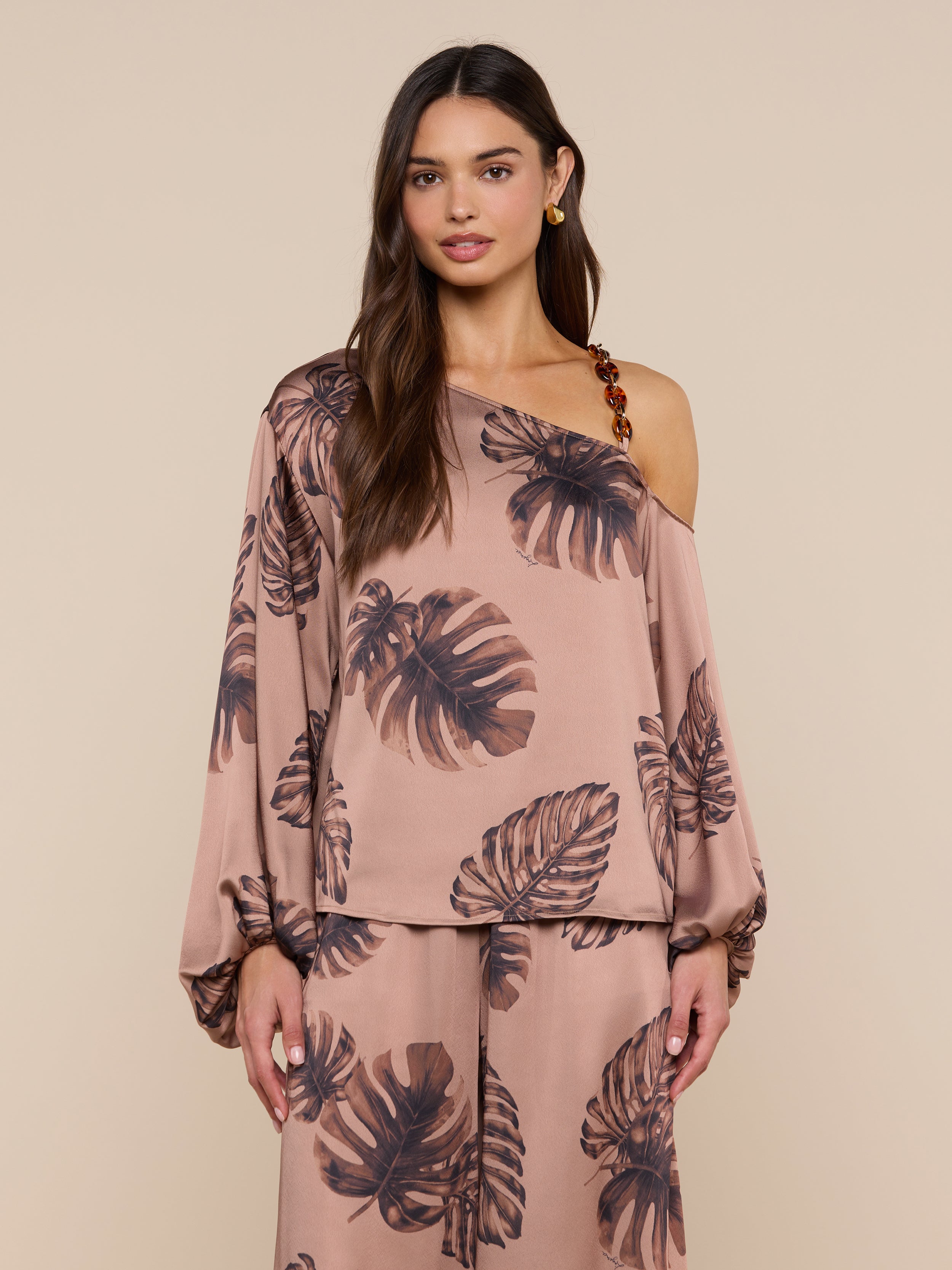 Asami Chain One-Shoulder Blouse in Hazelnut Multi Large Palm | L Asami Chain One-Shoulder Blouse in Hazelnut Multi Large Palm | L