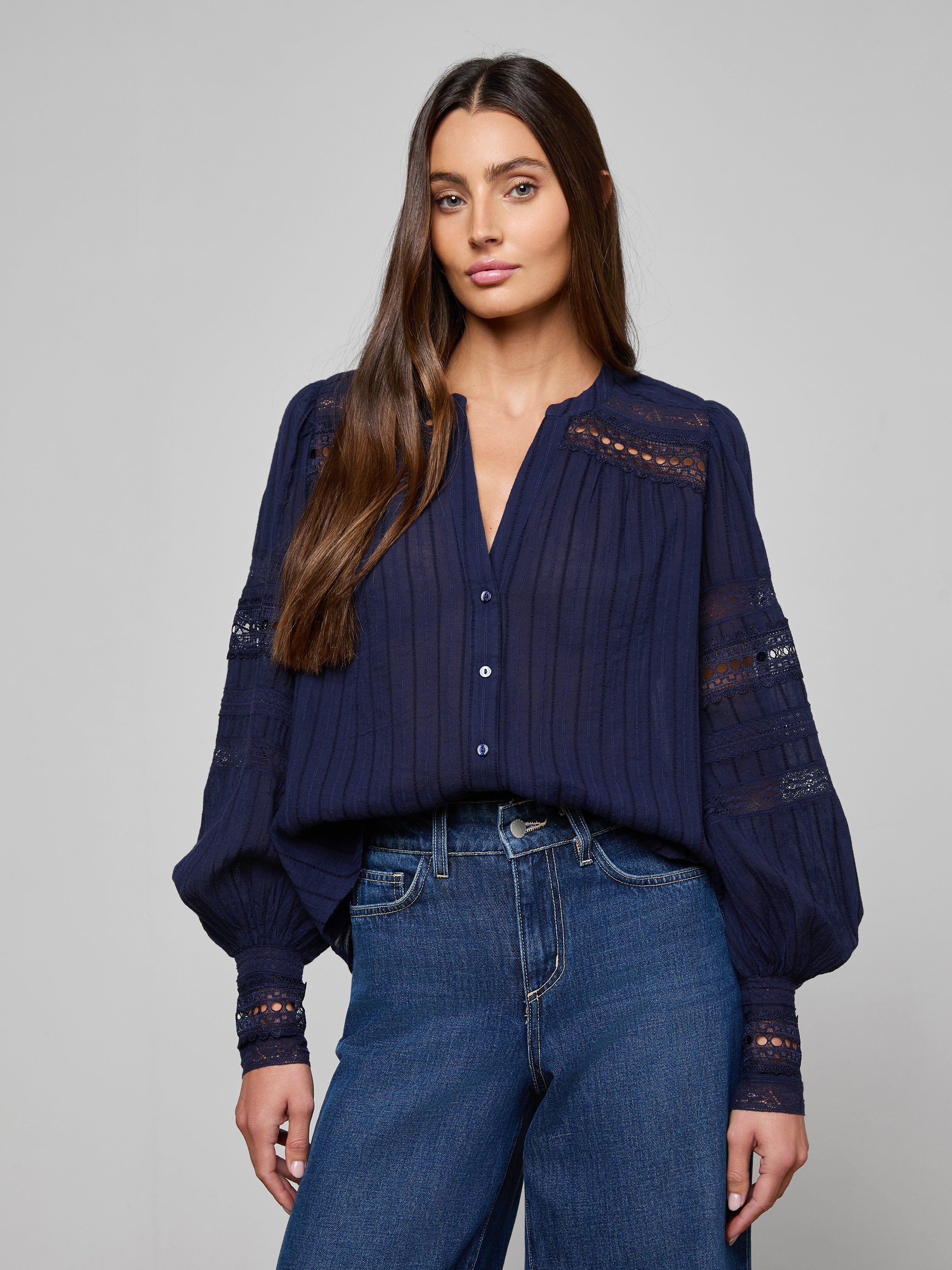 新品✨deres original embroidery blouse ネイビー Kiera Blouse in Navy | L'AGENCE
