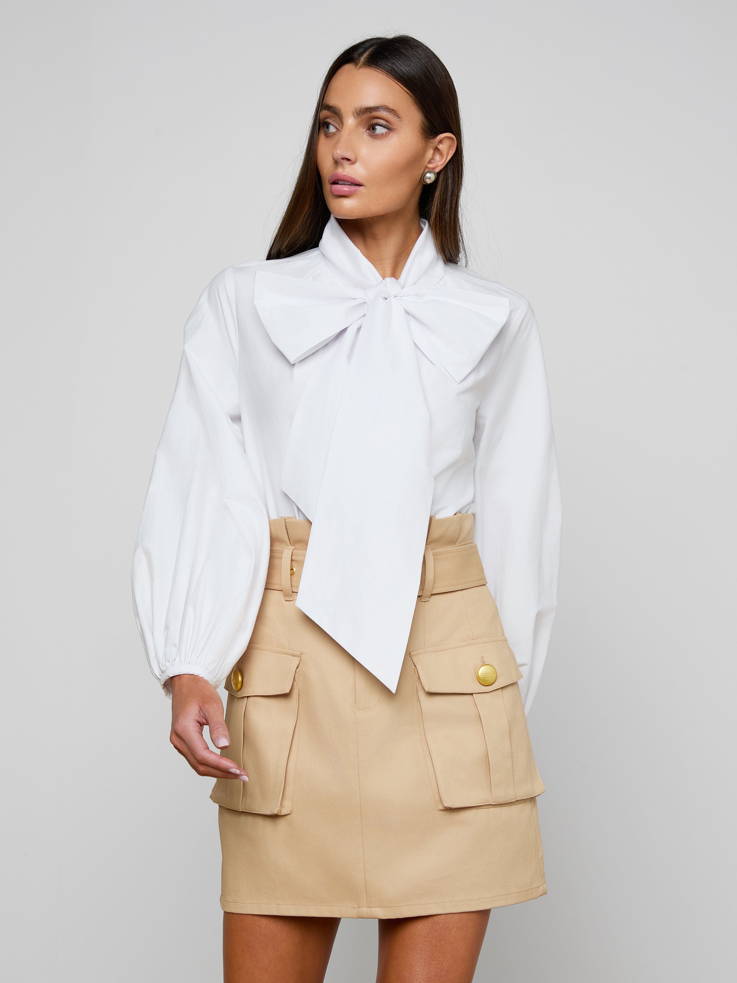 ヘヨン　whip blouse / white Deon Tie-Neck Blouse in White | L'AGENCE