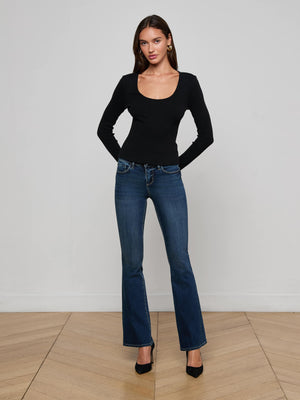 القرمزي scoopneck تي شيرت