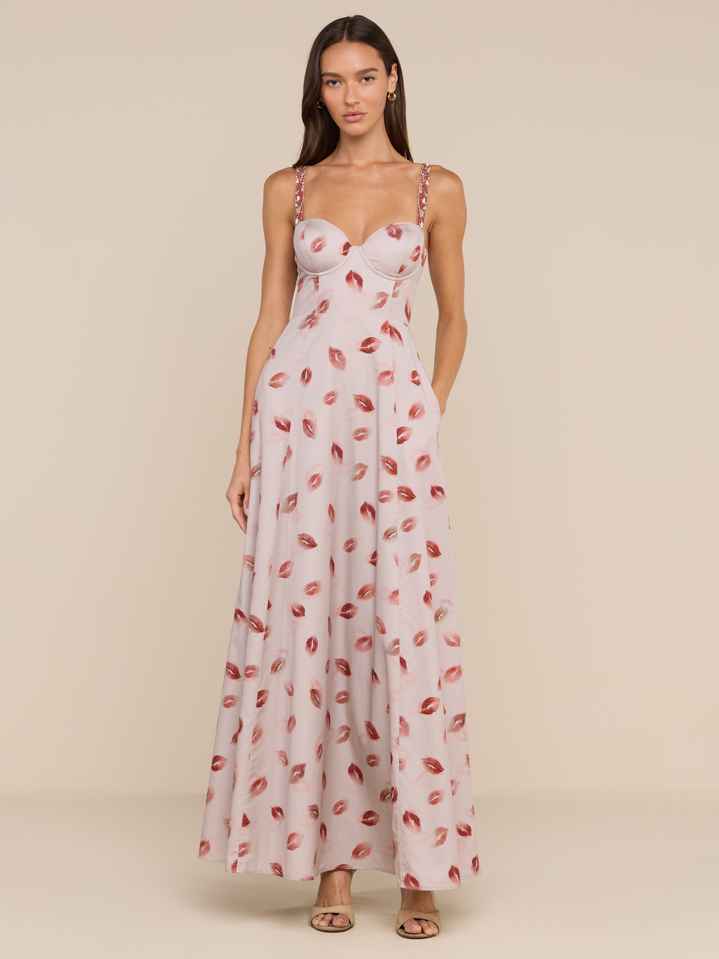 L'AGENCE Sutton Maxi Dress In Taupe/Dark Red Faded Kiss