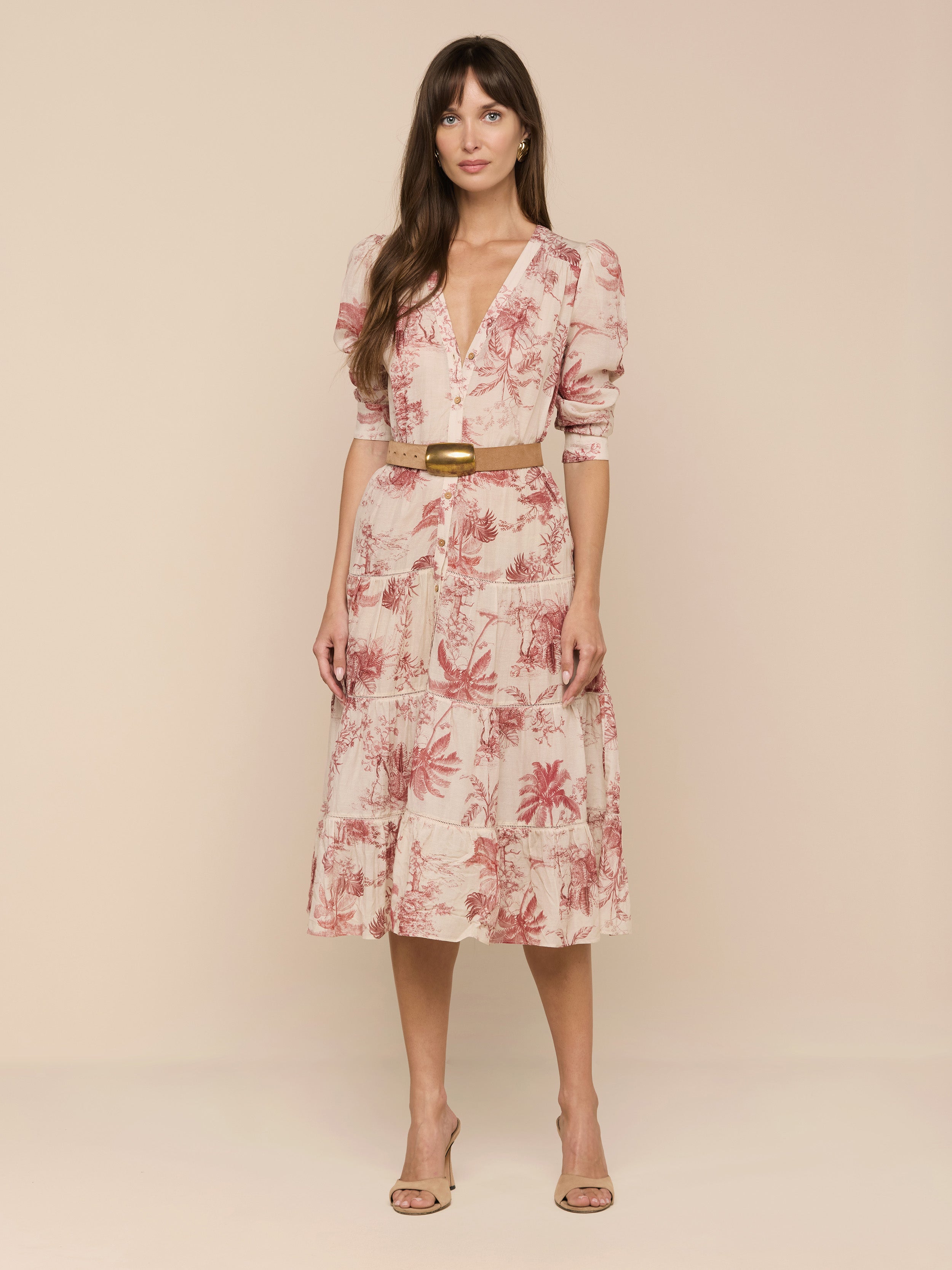 midi dress kancing tangan 3 BIANCA DRESS, Design ini menggunakan bahan brokat premium dan terdapat furing di bagian dalamnya. Looknya membuat tampilan yang classy dan elegant. Dengan detail 3/4 membuat tampilan The Next Chapter Tan Gaun Wanita Elegan Khusus Model