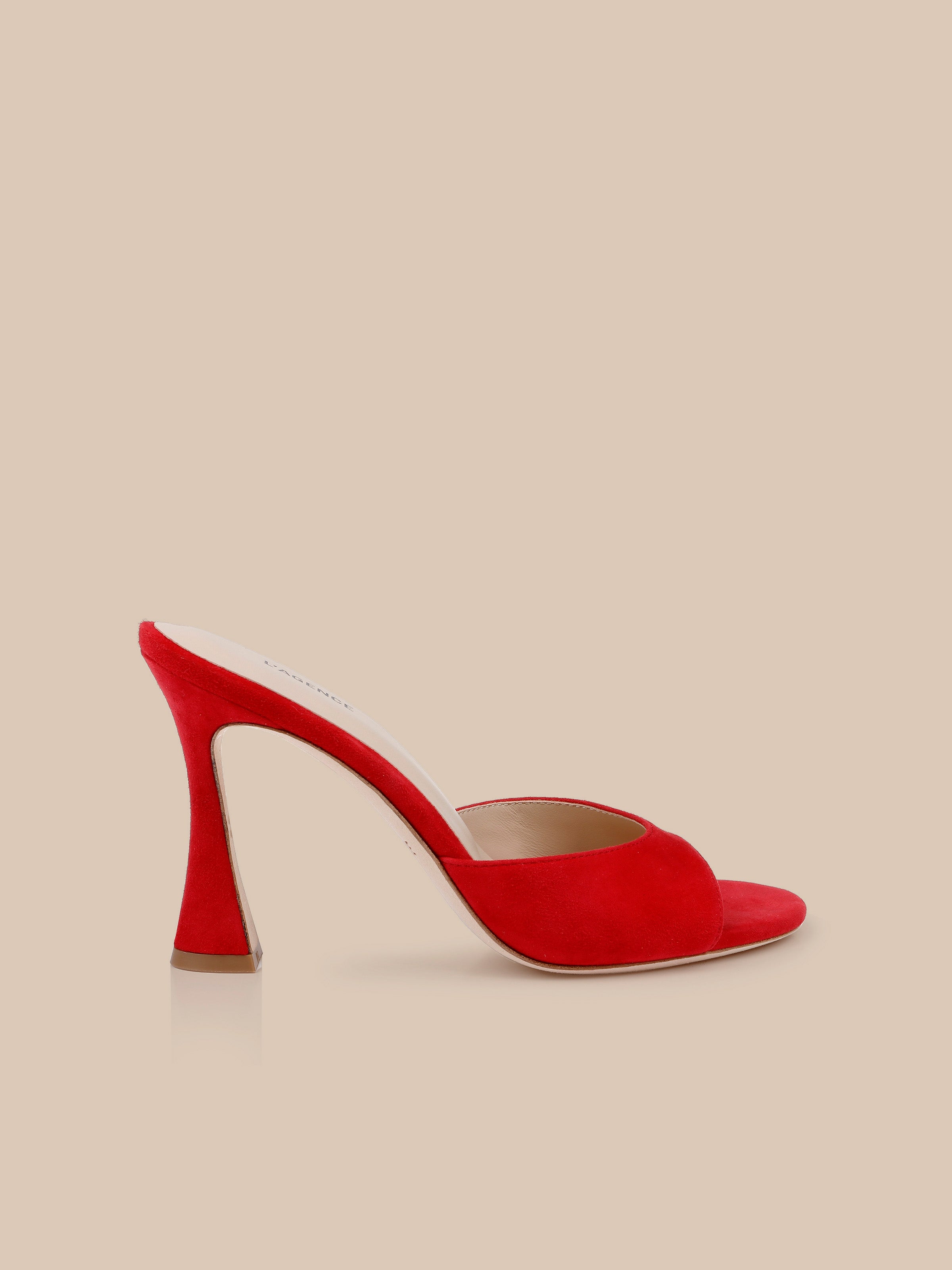 靴 amerivintage OVAL MOTIF VOLUME MULE Avery Suede Open-Toe Mule in Red Suede | L'AGENCE