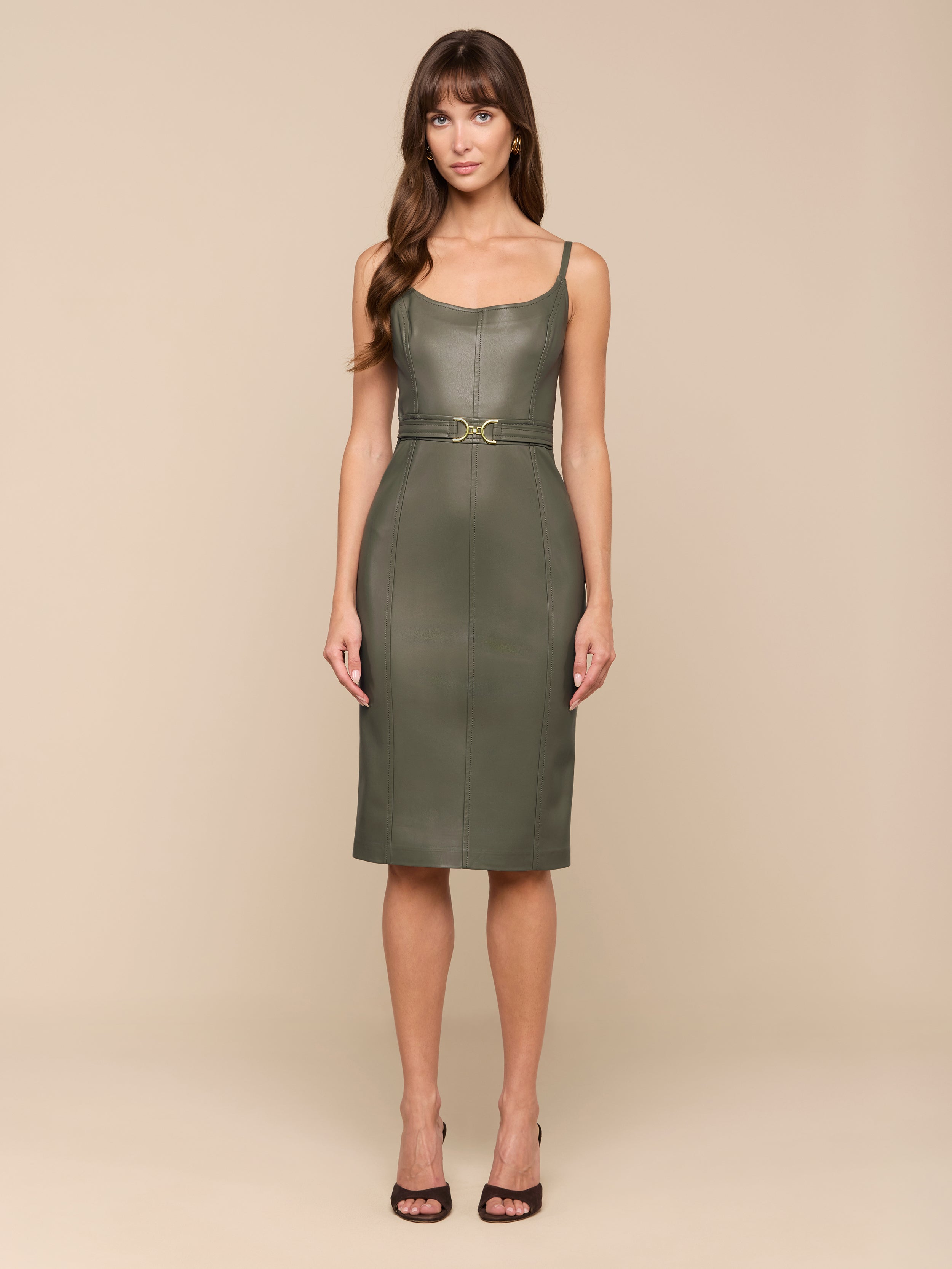 black dress with green belt Dark Green Leather Belt with Black Dress Outfits (2 ideas & outfits)