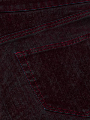 Dolores ha rotto jeans a gamba arco