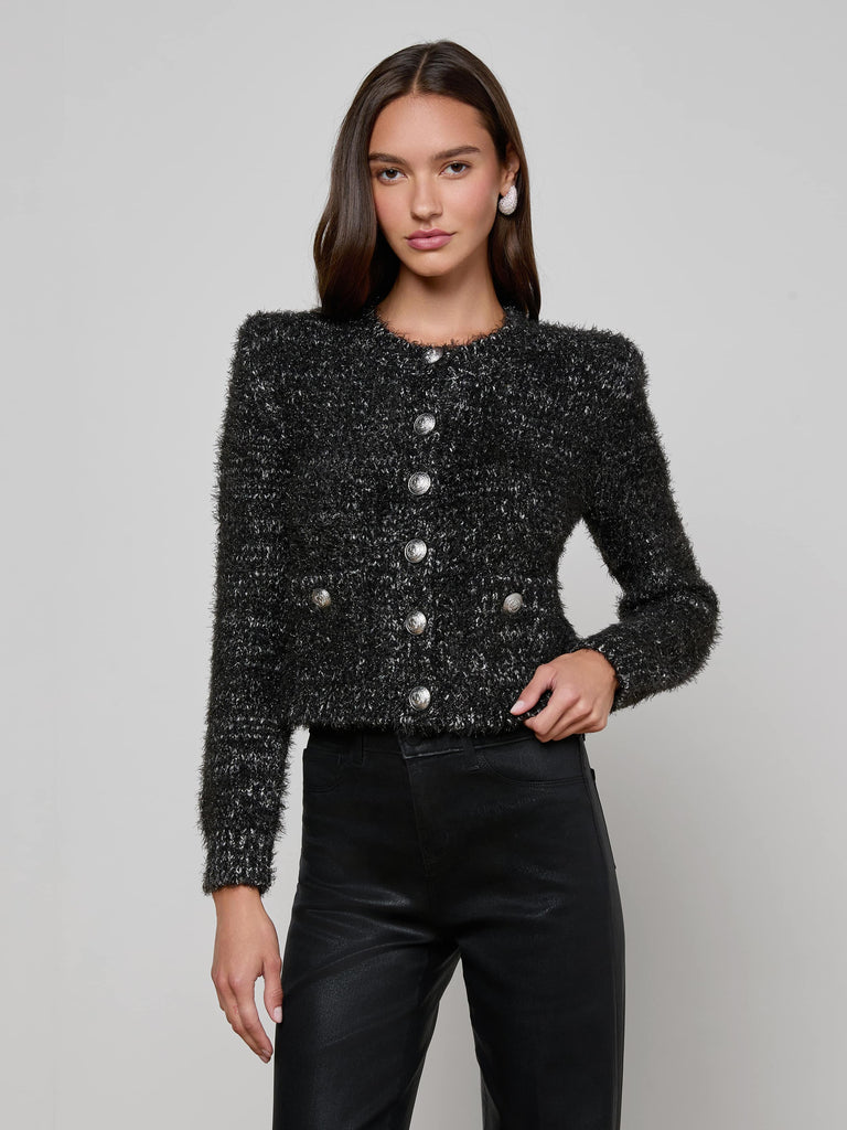 Una un cardigan in maglia