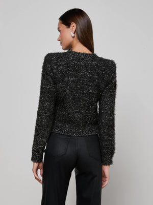 Una un cardigan in maglia