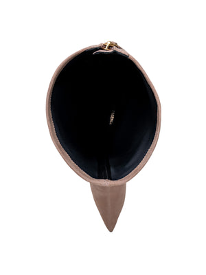 إميلي هريرة الكعب الحذاء